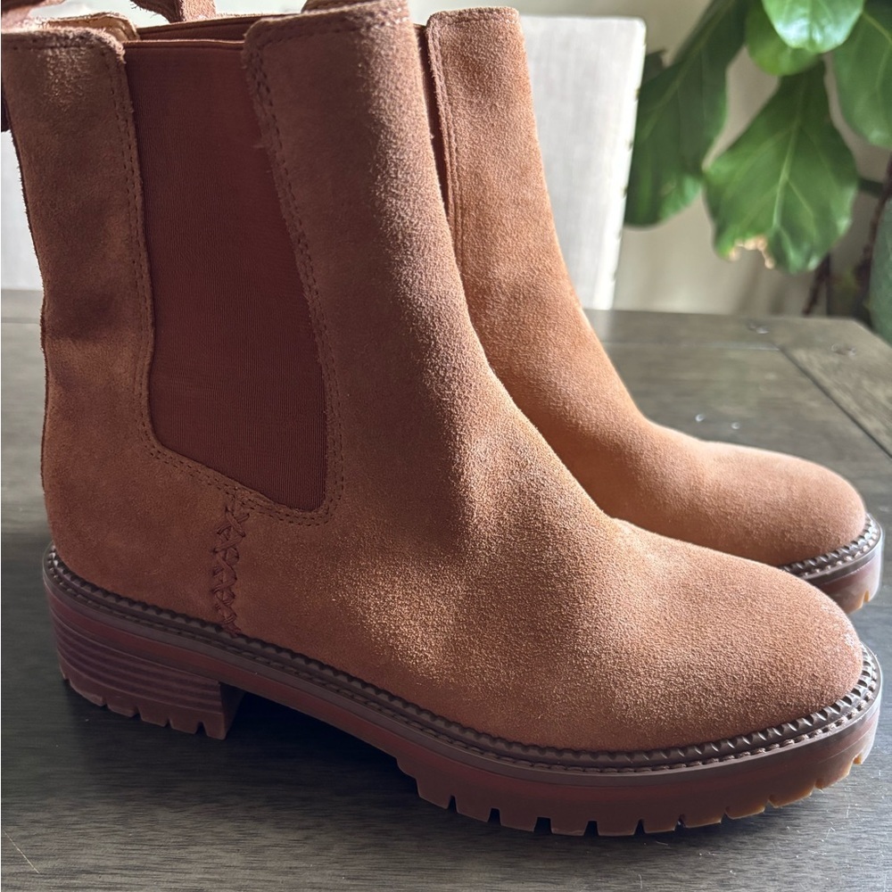 NWOT Crown Vintage Brown Suede Ankle Booties